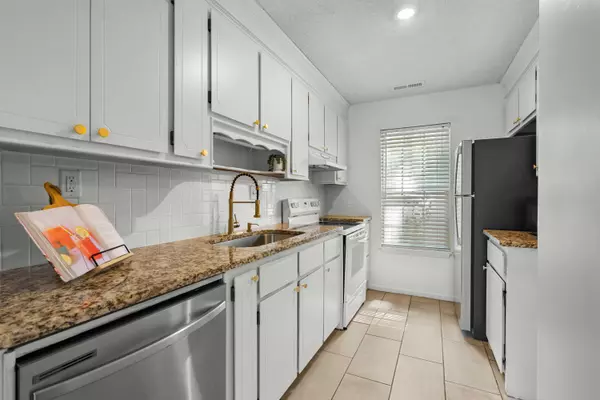 Summerville, SC 29483,109 N Birch St