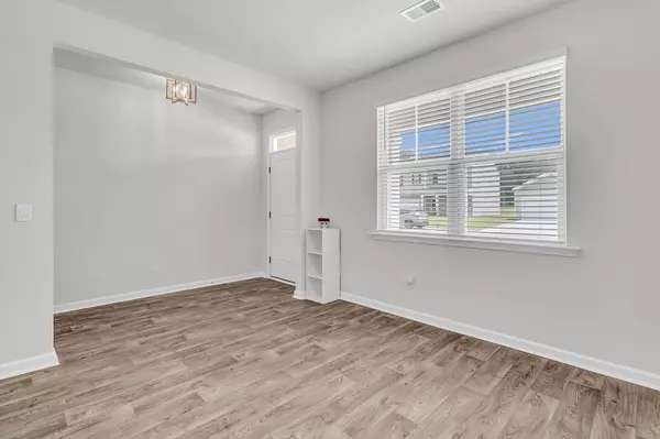 Summerville, SC 29486,607 Silver Spruce St