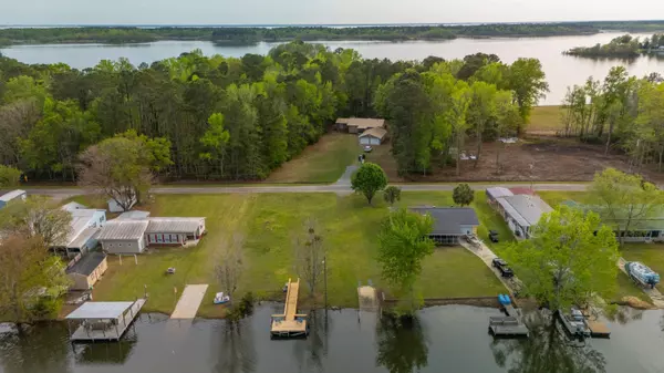 Summerton, SC 29148,1187 Blackberry Bush Rd