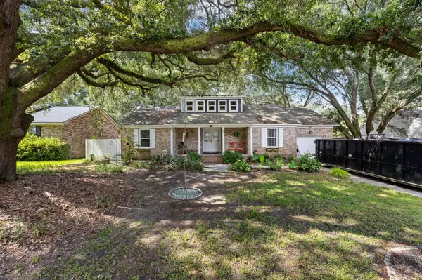 Mount Pleasant, SC 29464,957 Sea Gull Dr