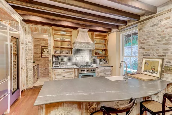 Charleston, SC 29401,29 Broad St #B