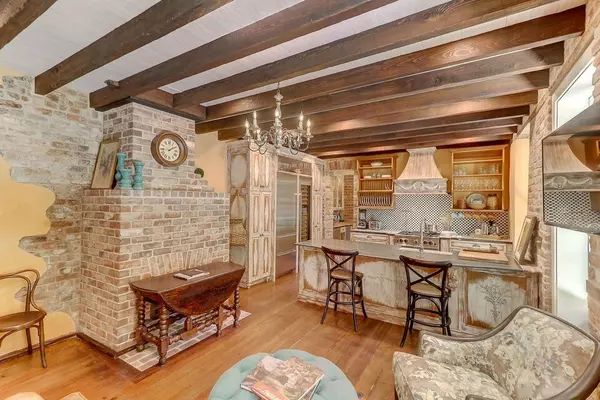 Charleston, SC 29401,29 Broad St #B