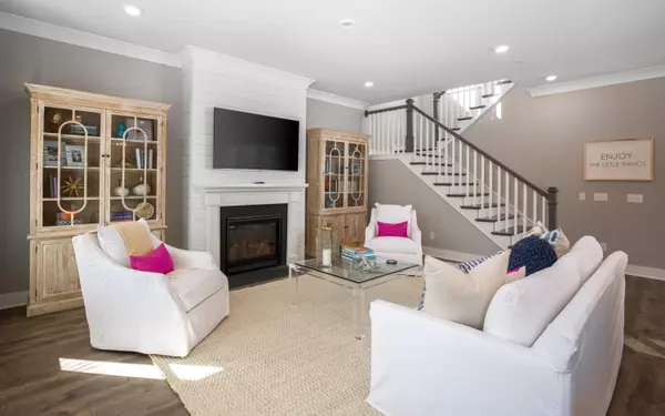 Summerville, SC 29485,183 Threaded Fern St