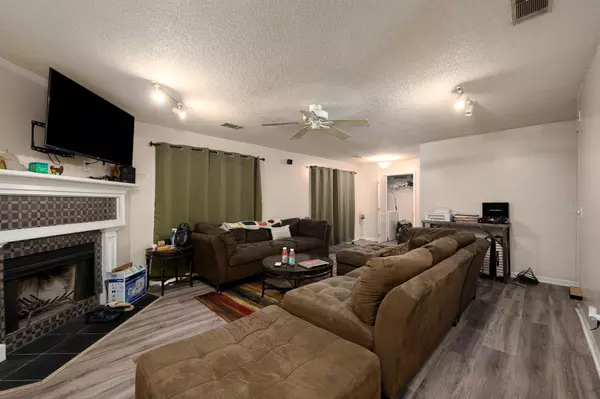 North Charleston, SC 29418,7945 Parklane Ct #901