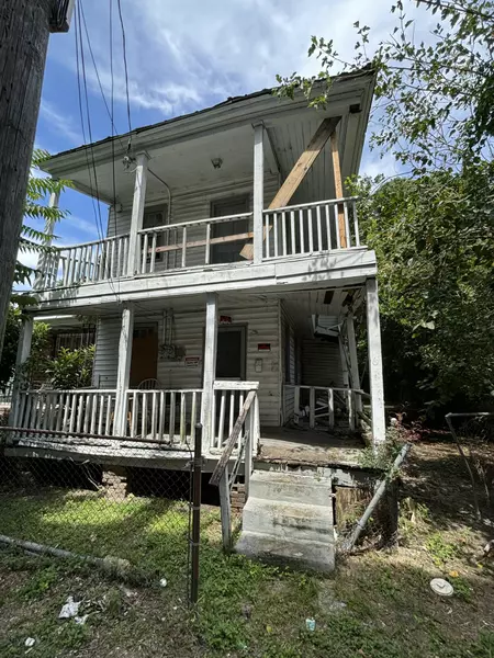 6 Poinsett St, Charleston, SC 29403