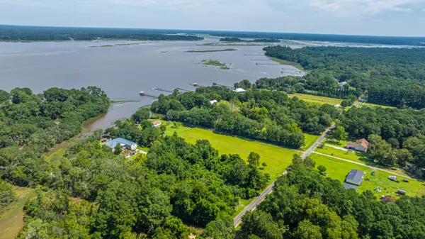 Wadmalaw Island, SC 29487,1151 Harts Bluff Rd