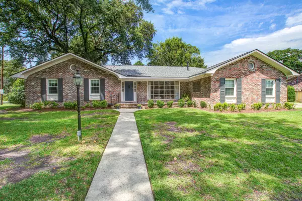 1833 Huntington Dr, Charleston, SC 29407