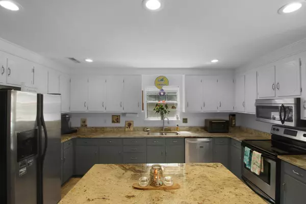 North Charleston, SC 29418,104 Excaliber Pl