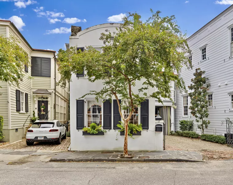 17 Water St, Charleston, SC 29401