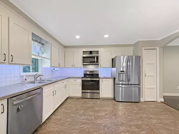 Summerville, SC 29483,121 Sawmill Dr