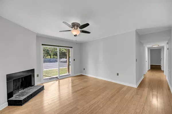 Charleston, SC 29412,1402 Camp Rd #8b