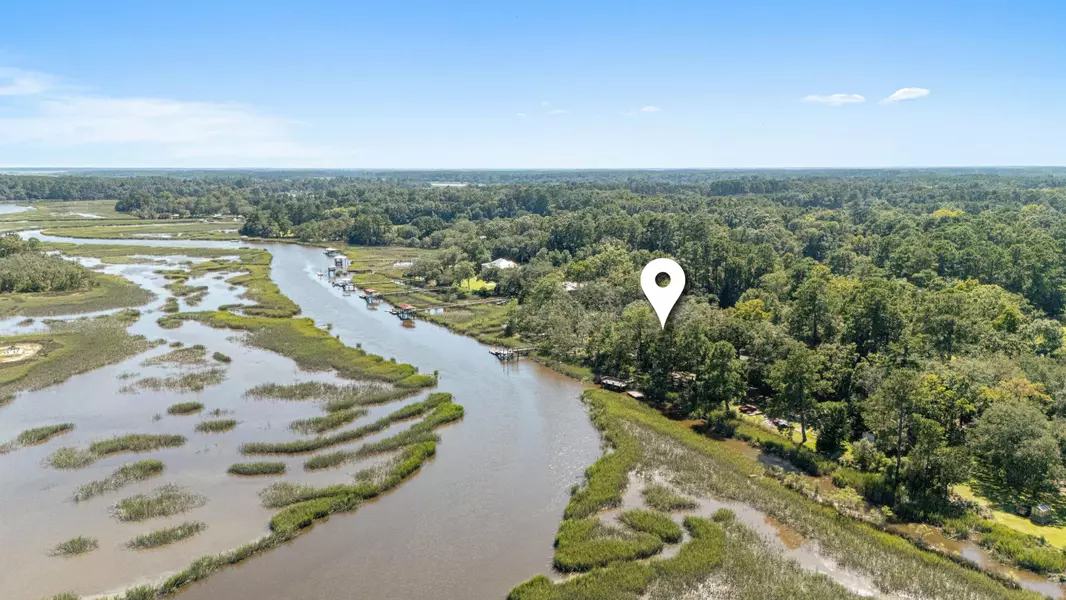 7299 Commodore Rd, Hollywood, SC 29449