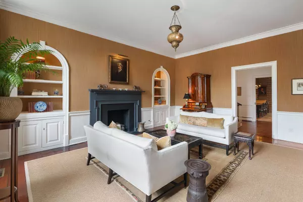 Charleston, SC 29401,55 E Bay St