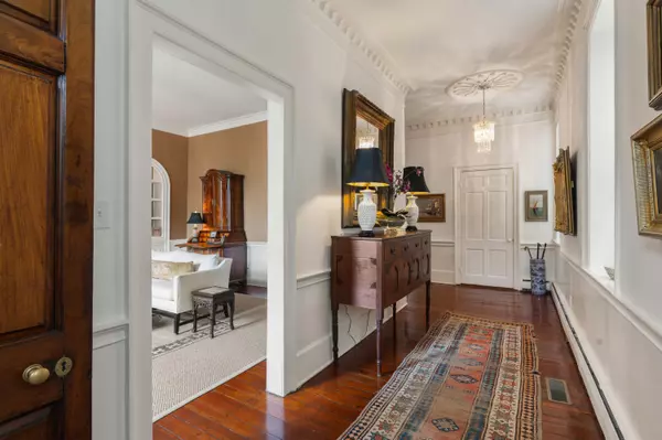 Charleston, SC 29401,55 E Bay St