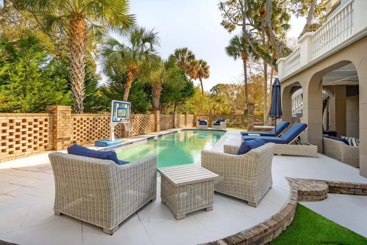 Isle Of Palms, SC 29451,3 Cross Ln