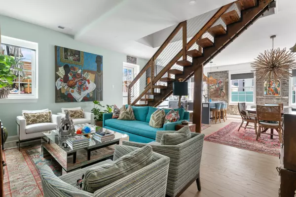 Charleston, SC 29401,348 King St #L