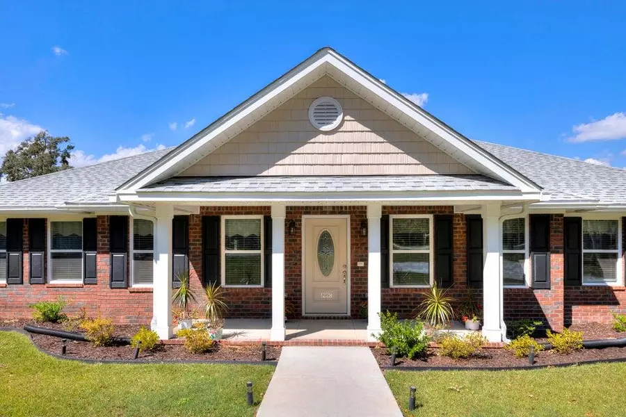 1228 Lesesne Dr, Manning, SC 29102