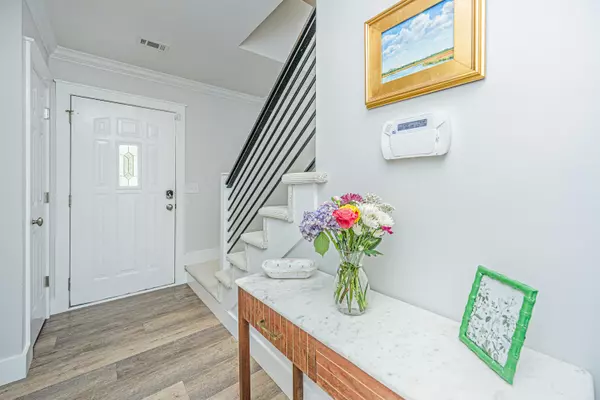 Mount Pleasant, SC 29464,2040 Comingtee Ln