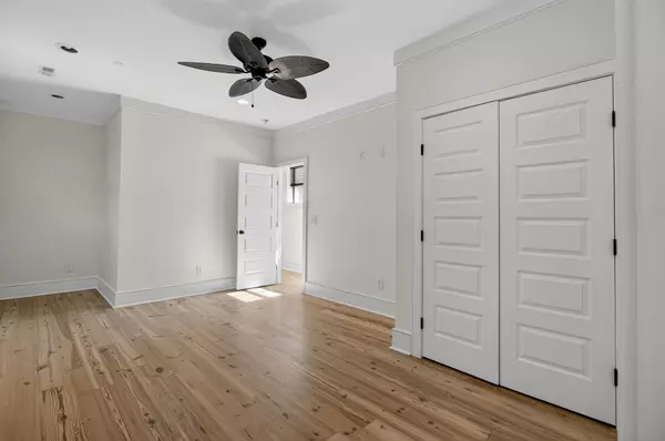 Charleston, SC 29403,24 Line Street St