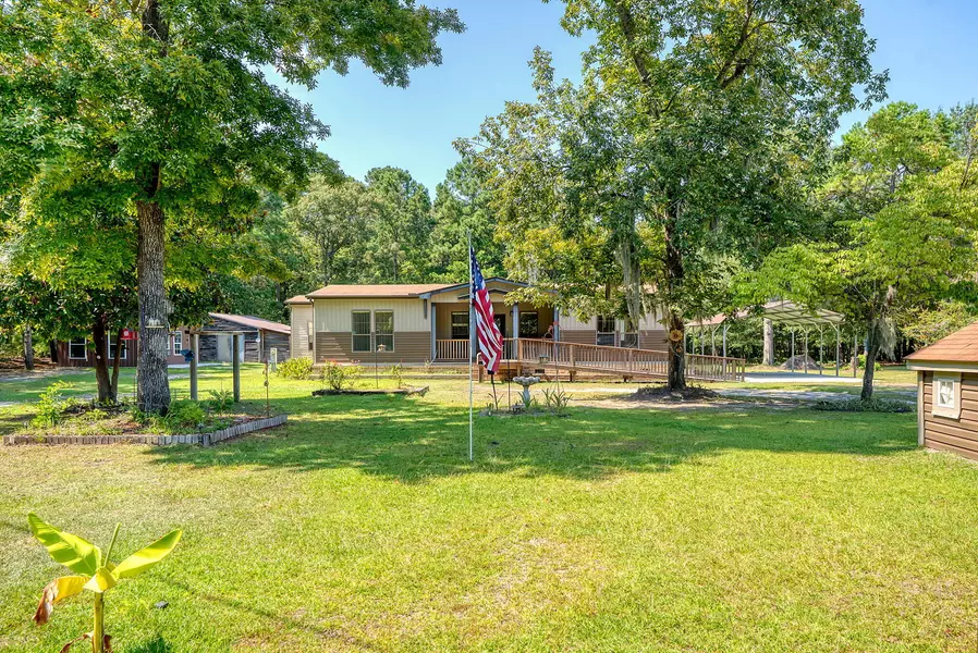 114 Georgiana Dr, Cross, SC 29436