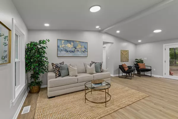 Ravenel, SC 29470,5963 Old Jacksonboro Rd