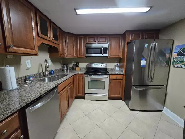Charleston, SC 29401,14 Lockwood Dr #2e