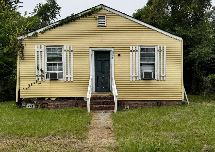 2742 W Surrey Dr, North Charleston, SC 29405