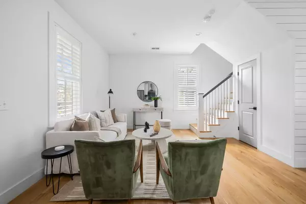 Charleston, SC 29403,8 Simons St