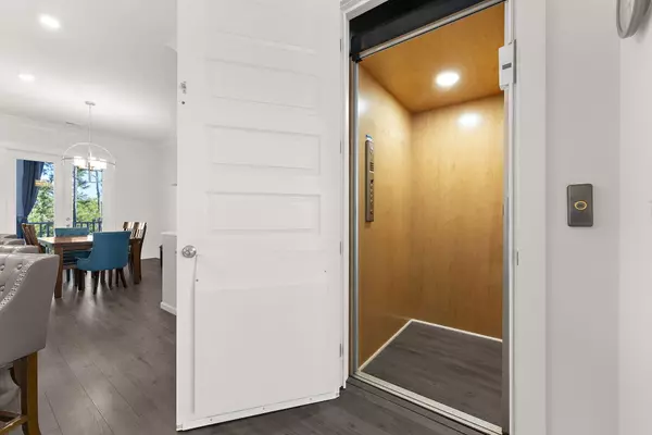 Daniel Island, SC 29492,805 Kings Oak Ct #3