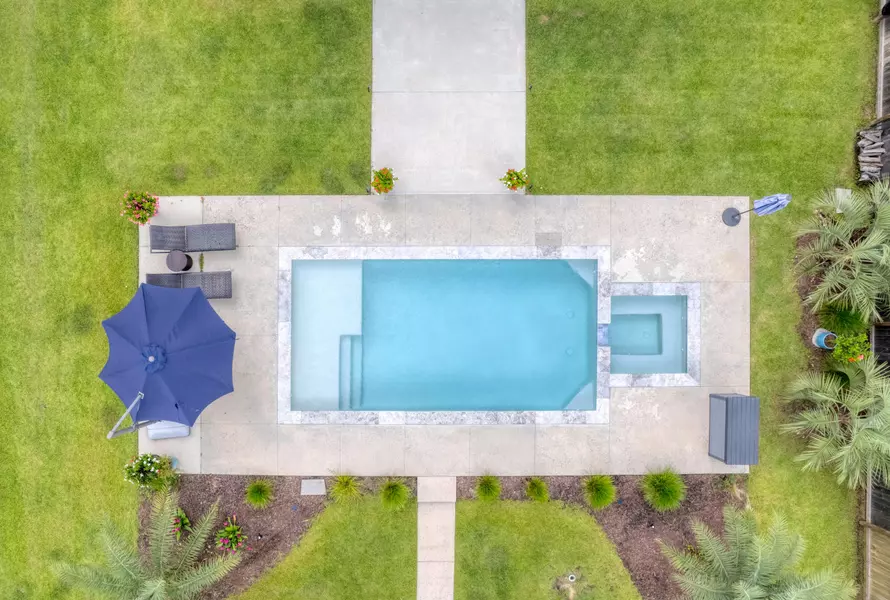 103 Box Girder Rd, Huger, SC 29450