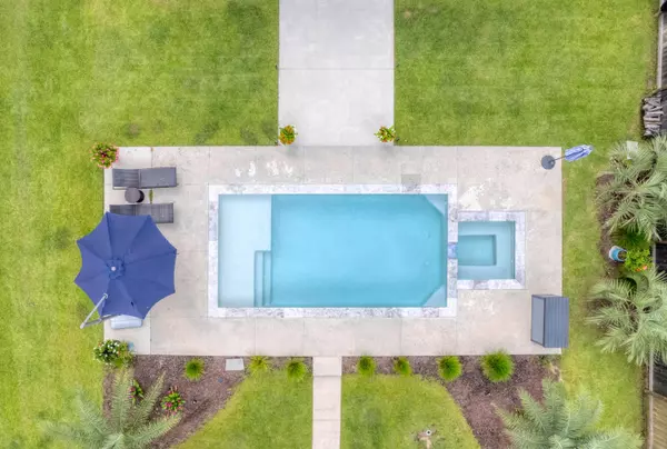 103 Box Girder Rd, Huger, SC 29450