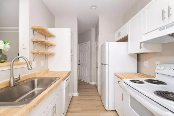 Mount Pleasant, SC 29464,2221 Chatelain Way