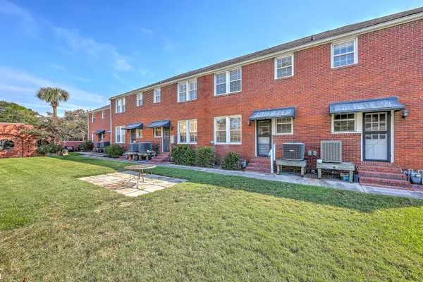 Charleston, SC 29403,17 8th Ave #17 D