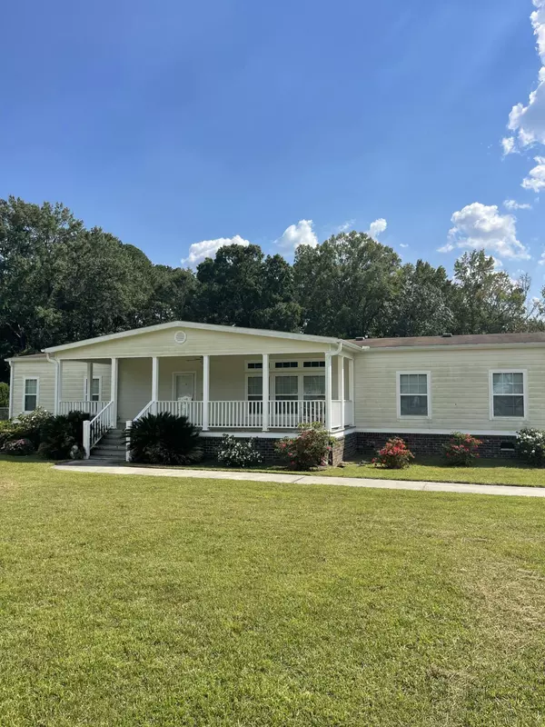 385 Embassy Dr, Summerville, SC 29483