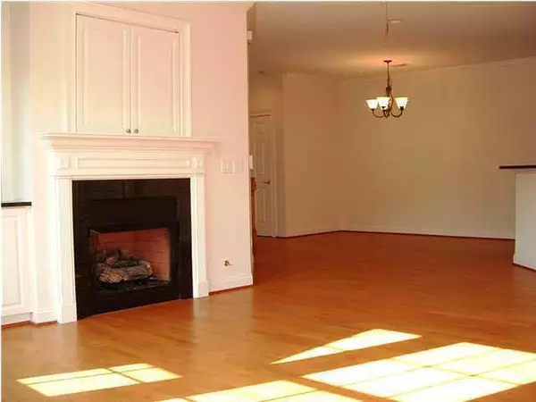 Charleston, SC 29414,300 Flowering Peach Ct #204