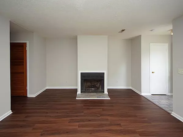 Ladson, SC 29456,204 Miami St #A