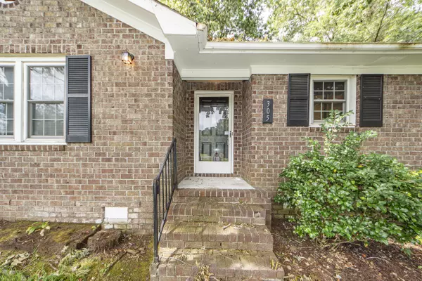 Summerville, SC 29485,305 Chessington Cir