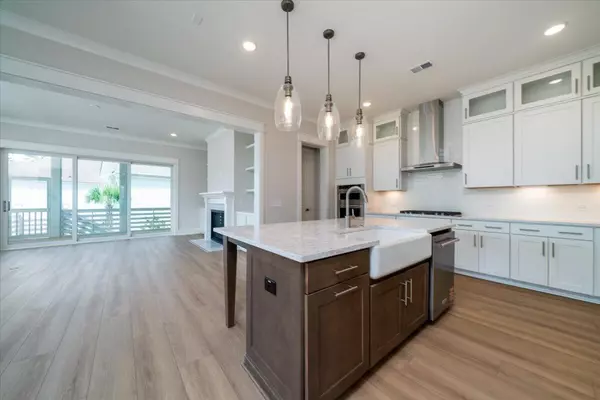 Charleston, SC 29492,377 Blowing Fresh Dr