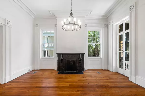 128 Wentworth St #1, Charleston, SC 29401