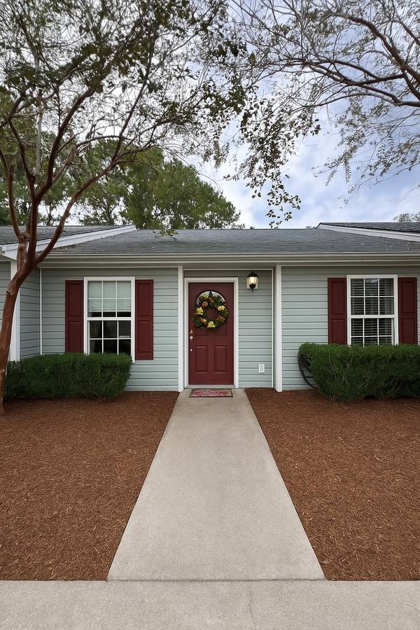 1527 Blaze Ln, Charleston, SC 29412