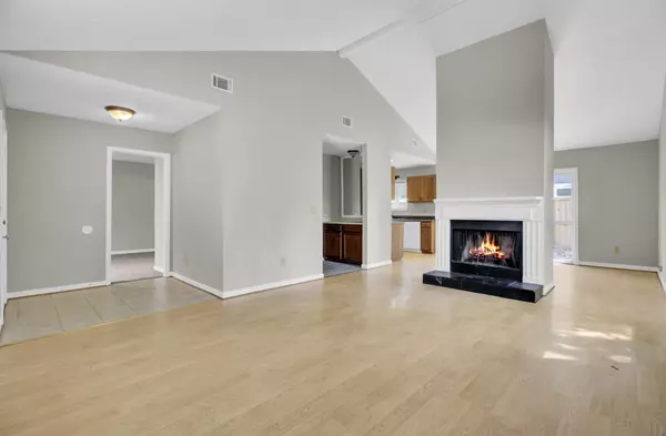 Summerville, SC 29486,100 Photinia Ct