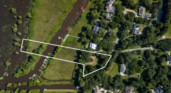 313 Rossdhu Ave, Pawleys Island, SC 29585