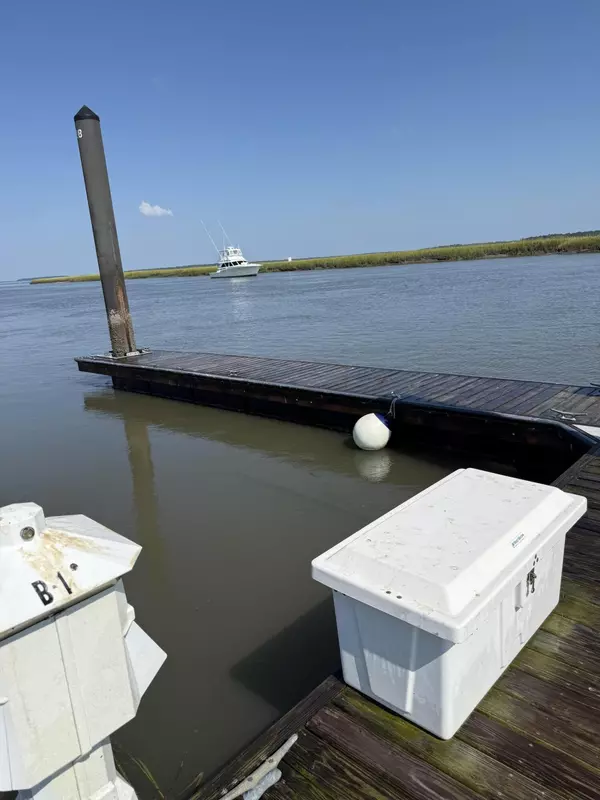 Edisto Beach, SC 29438,3702 Docksite Rd #B18