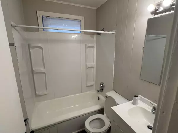 North Charleston, SC 29405,1913 Success St