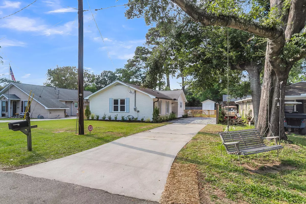 Mount Pleasant, SC 29464,814 Armsway St