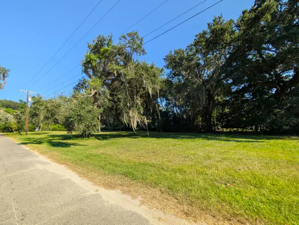 Mcclellanville, SC 29458,211 Cassena St