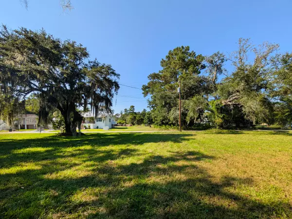 Mcclellanville, SC 29458,211 Cassena St