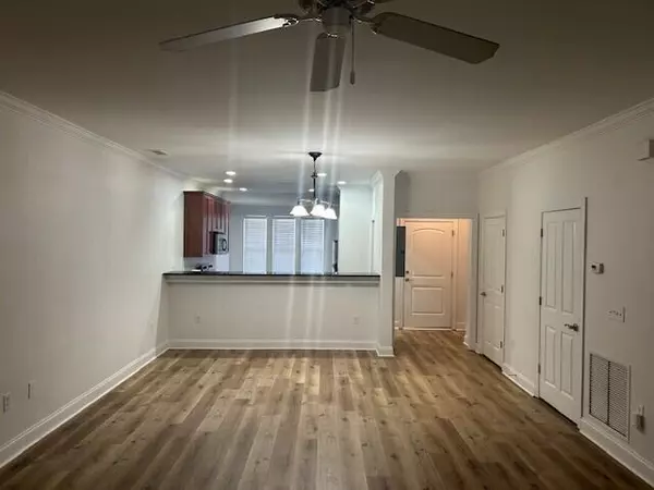 North Charleston, SC 29418,5562 Colonial Chatsworth Cir