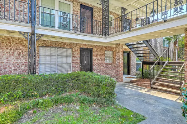 Charleston, SC 29407,870 Colony Dr #2