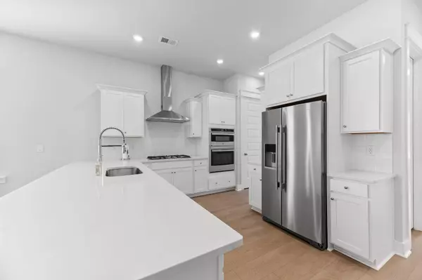 Summerville, SC 29486,215 Yalton St
